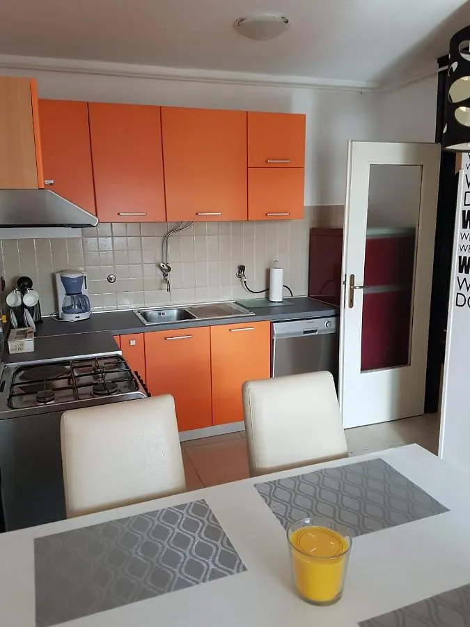 Apartment Noa Pula 0*,  Croácia
